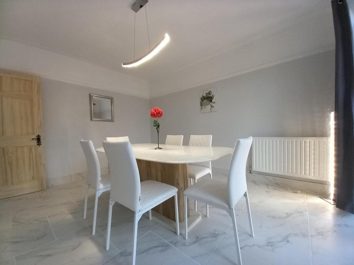 Surbiton Home With Free Parkings, Surbiton, Kingston Upon Thames, Surrey, Greater London Uk Buitenkant foto
