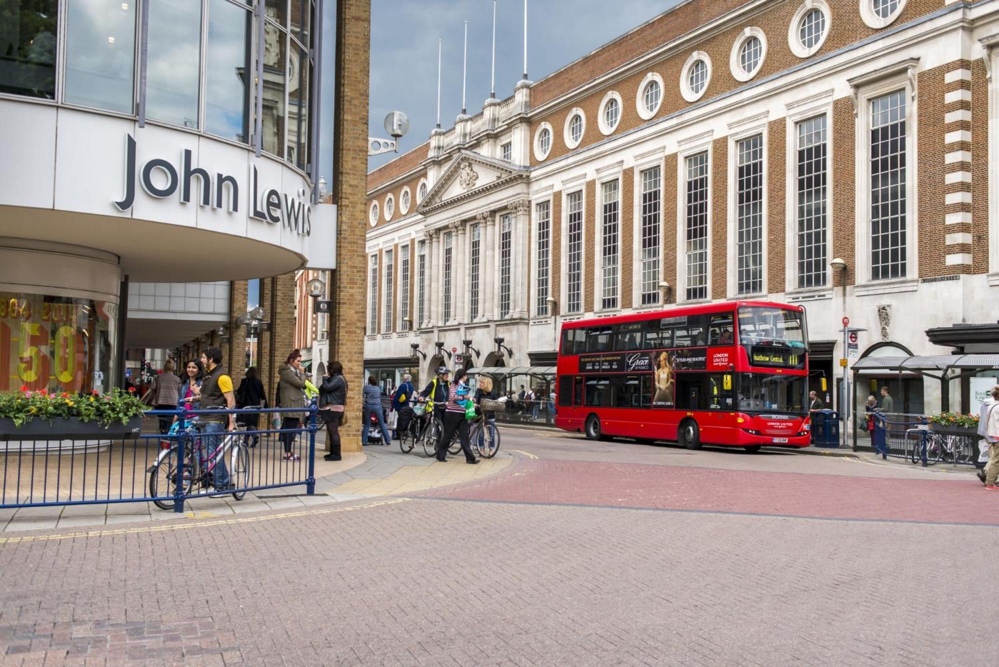 Surbiton Home With Free Parkings, Surbiton, Kingston Upon Thames, Surrey, Greater London Uk Buitenkant foto